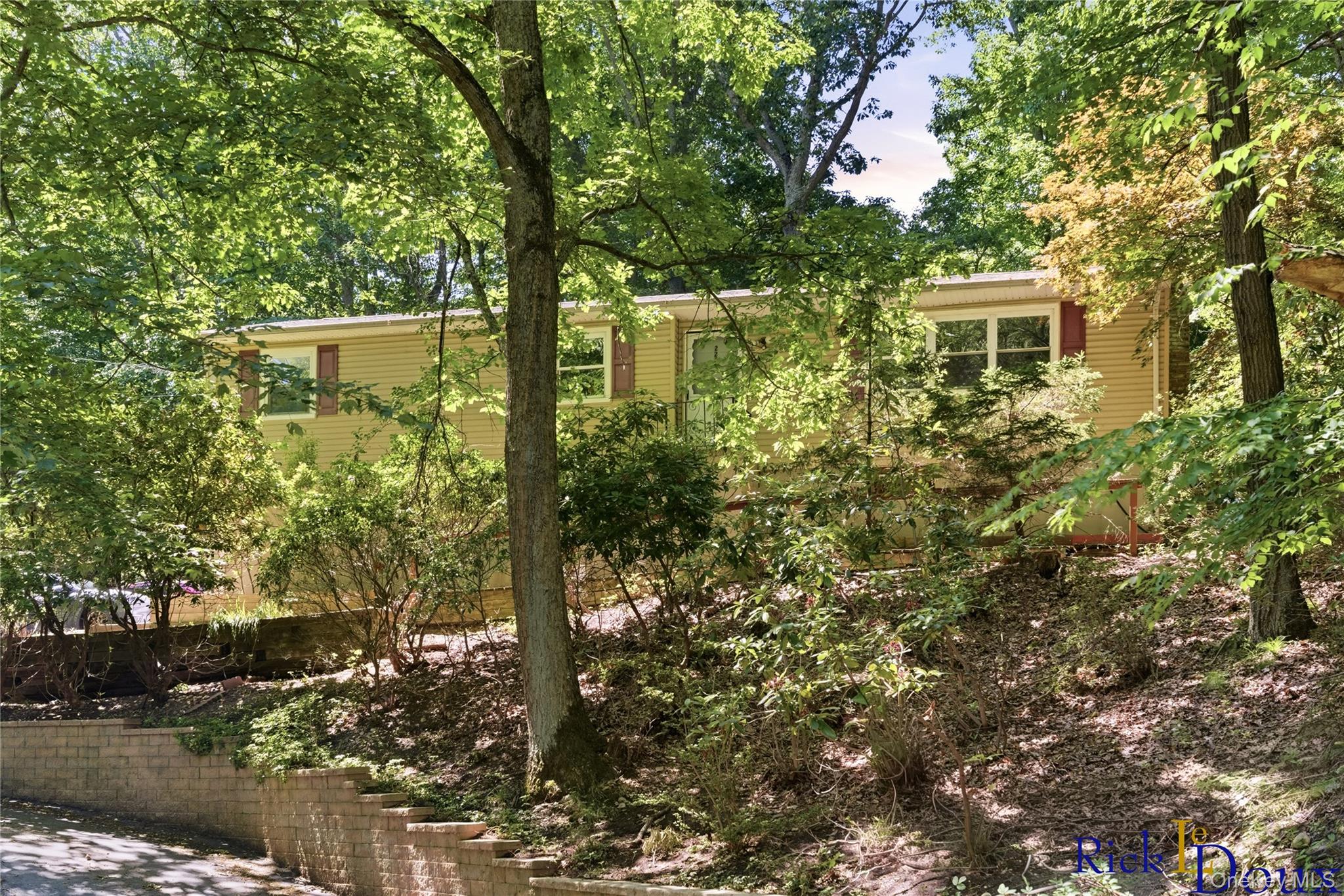 223 Old Post Road Property Photo 1