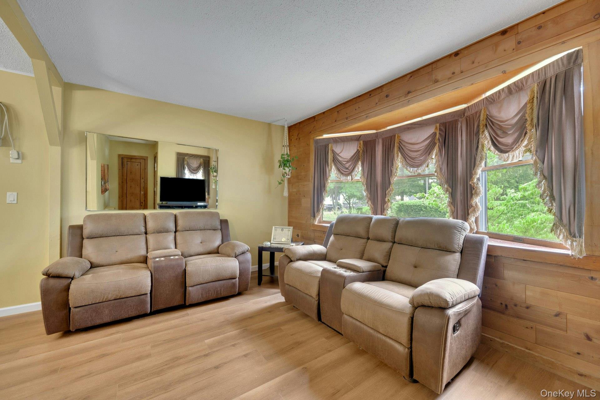 189d Edgewater Park D Property Photo 4