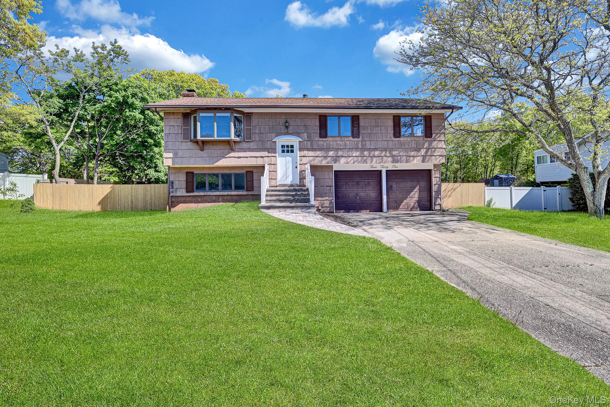 335 Babylon Street Property Photo 1
