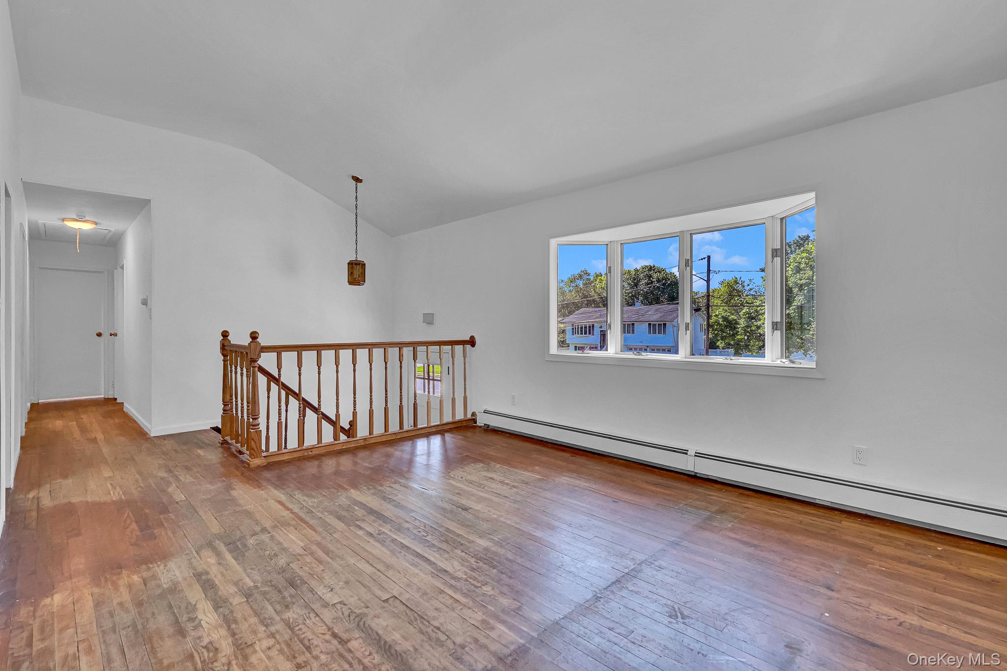 335 Babylon Street Property Photo 5