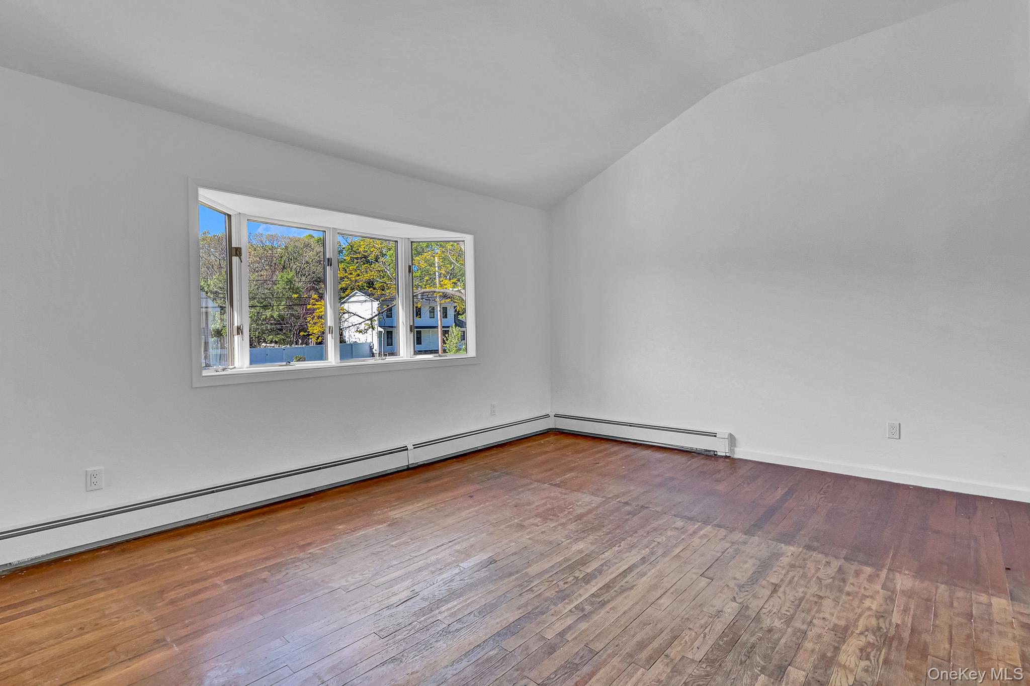 335 Babylon Street Property Photo 6