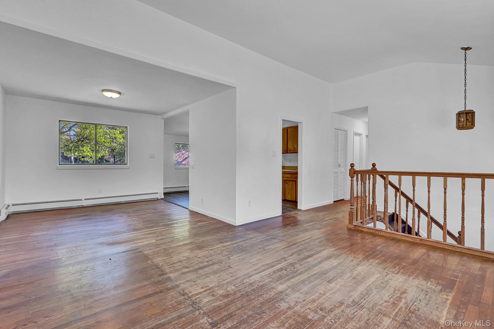 335 Babylon Street Property Photo 7