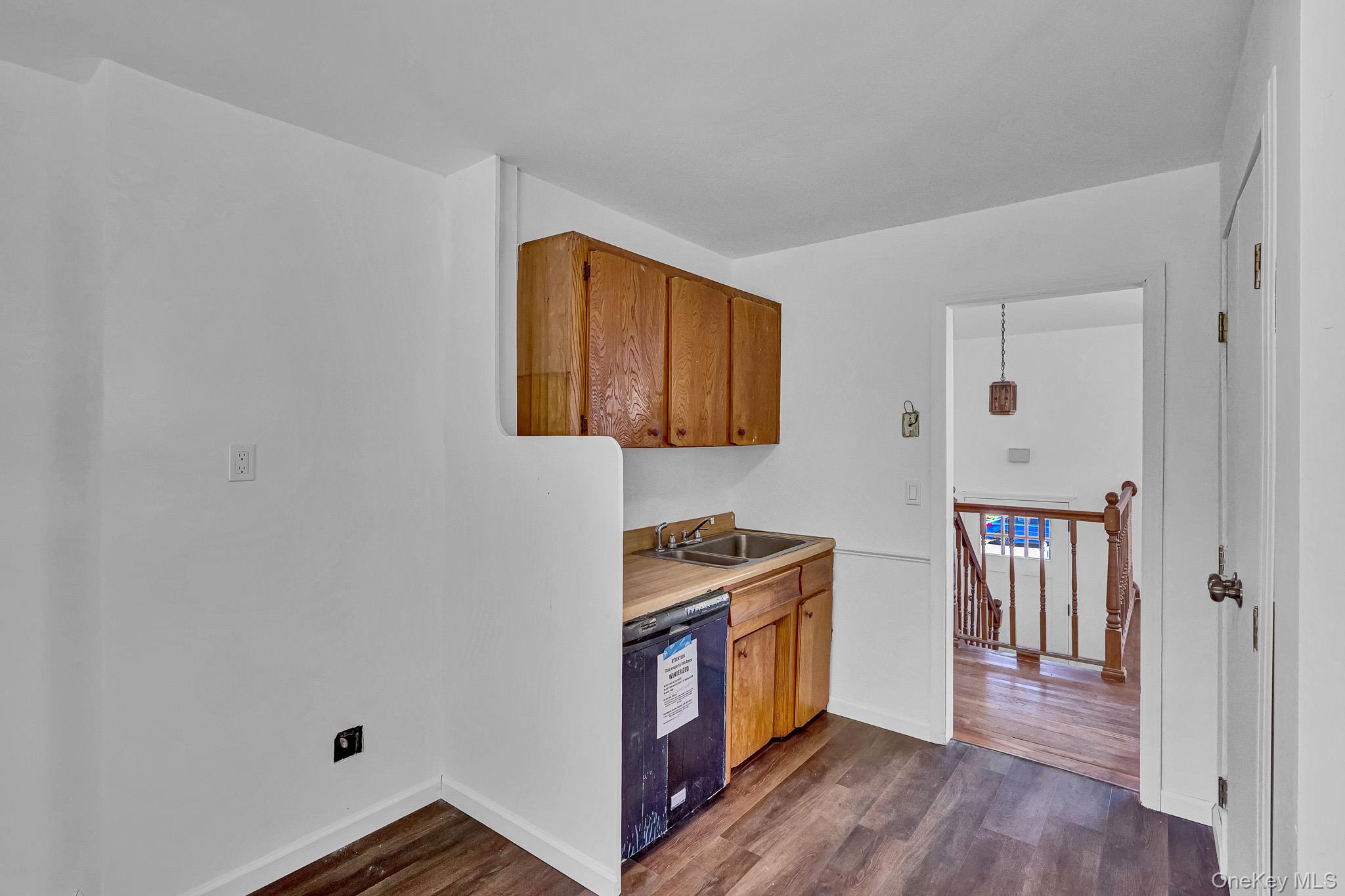 335 Babylon Street Property Photo 10