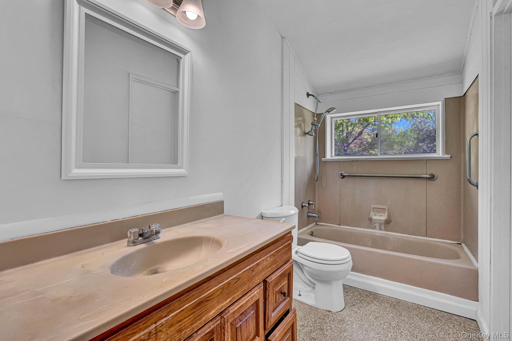 335 Babylon Street Property Photo 12