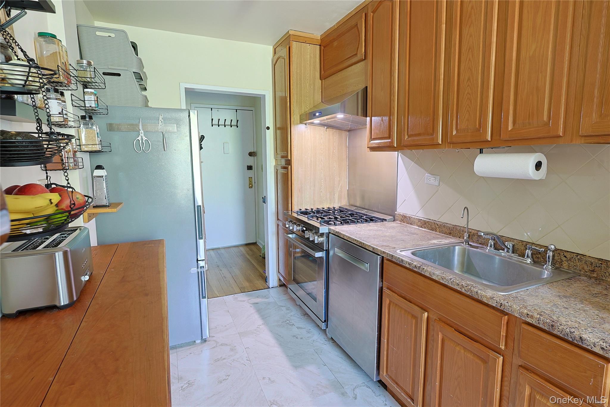 5730 Mosholu Avenue 2b Property Photo 9