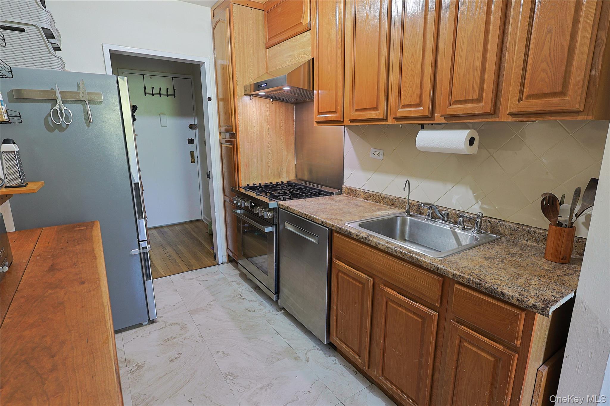 5730 Mosholu Avenue 2b Property Photo 11