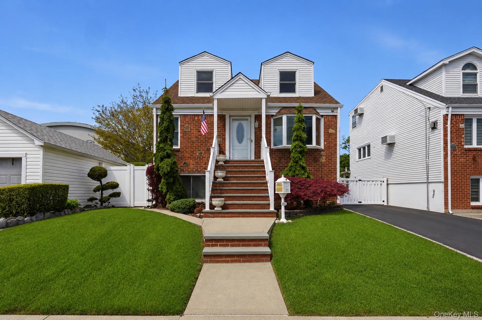 160-44 98th Street Property Photo 1