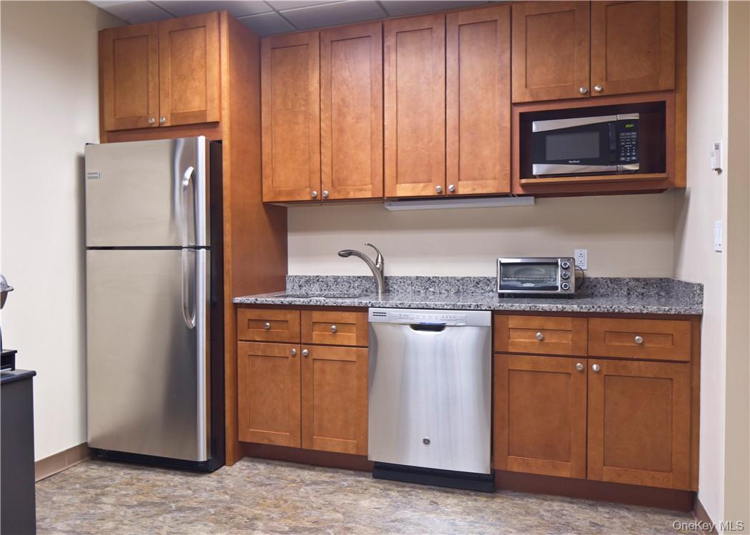 445 Hamilton Avenue 1102 Property Photo 10