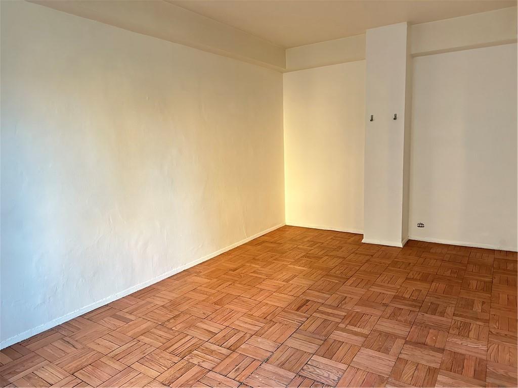 1560 Metropolitan Avenue Me Property Photo 3