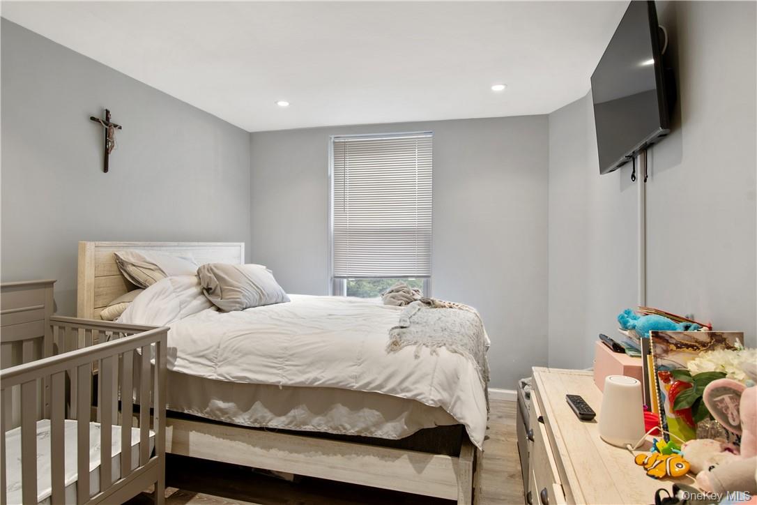 1225 Hollywood Avenue Property Photo 10