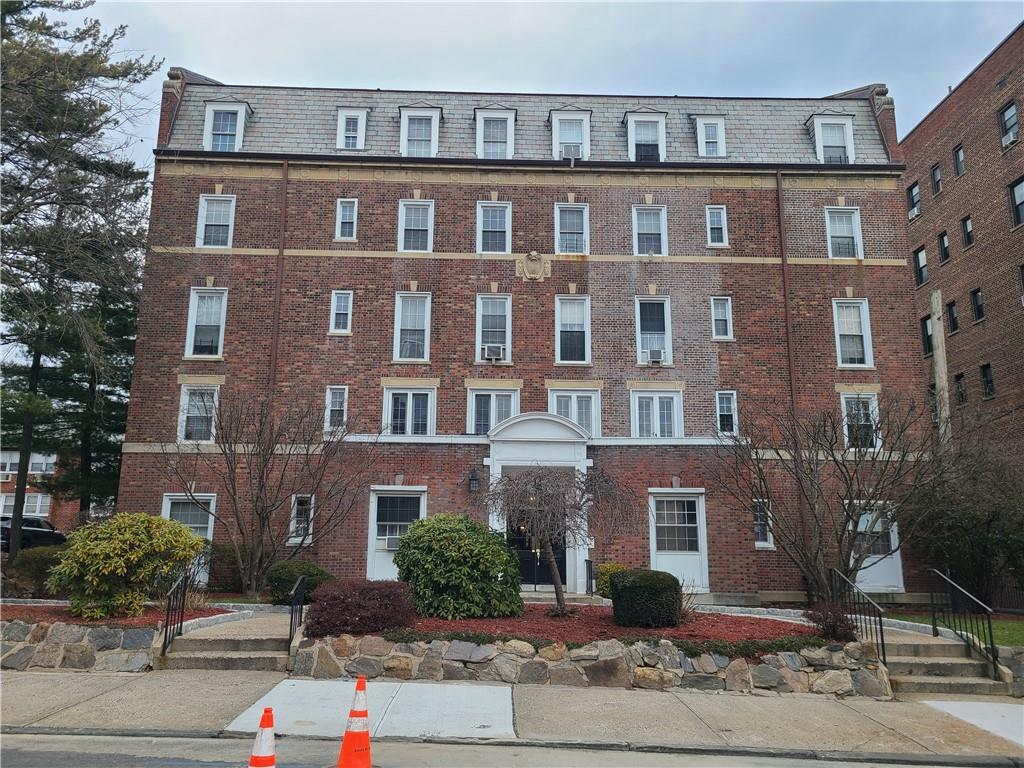208 Centre Avenue 4B