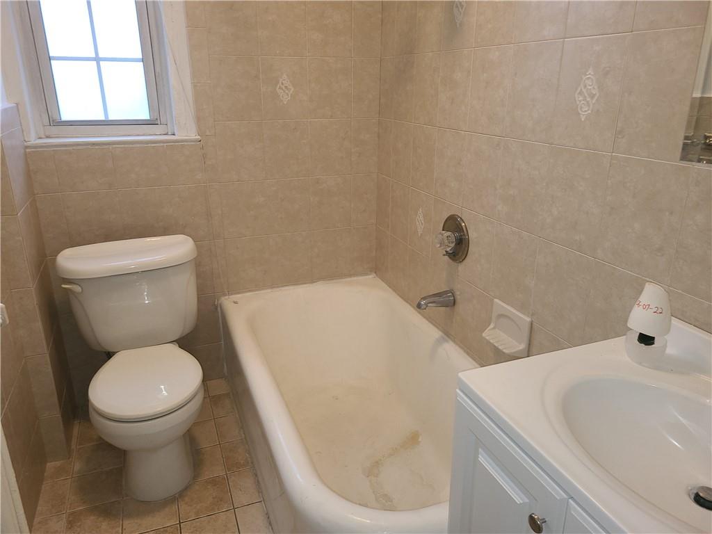 208 Centre Avenue 4b Property Photo 9