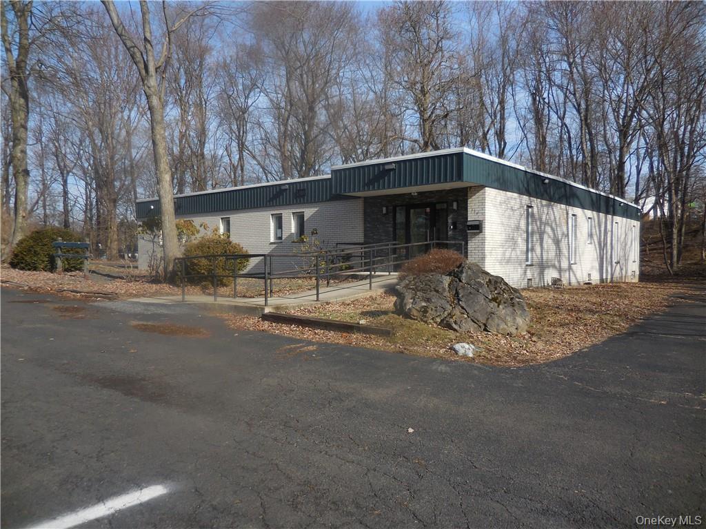 456 Gidney Avenue Back Unit Property Photo 1