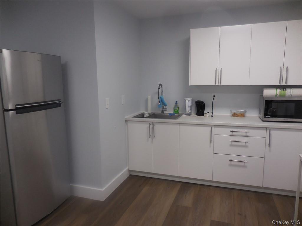 456 Gidney Avenue Back Unit Property Photo 10