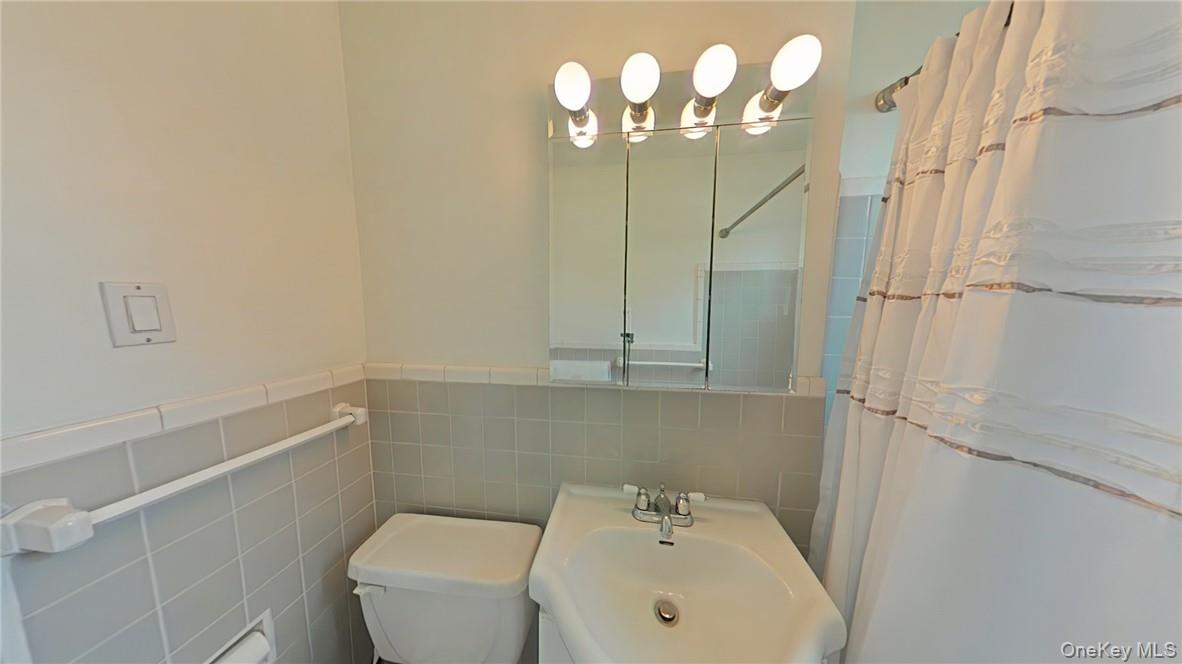 5645 Netherland Avenue 6d Property Photo 8