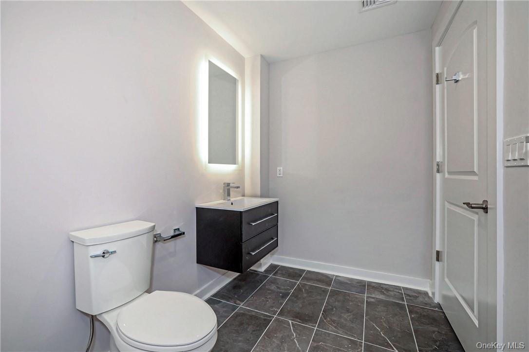 500 Commerce Street Property Photo 14