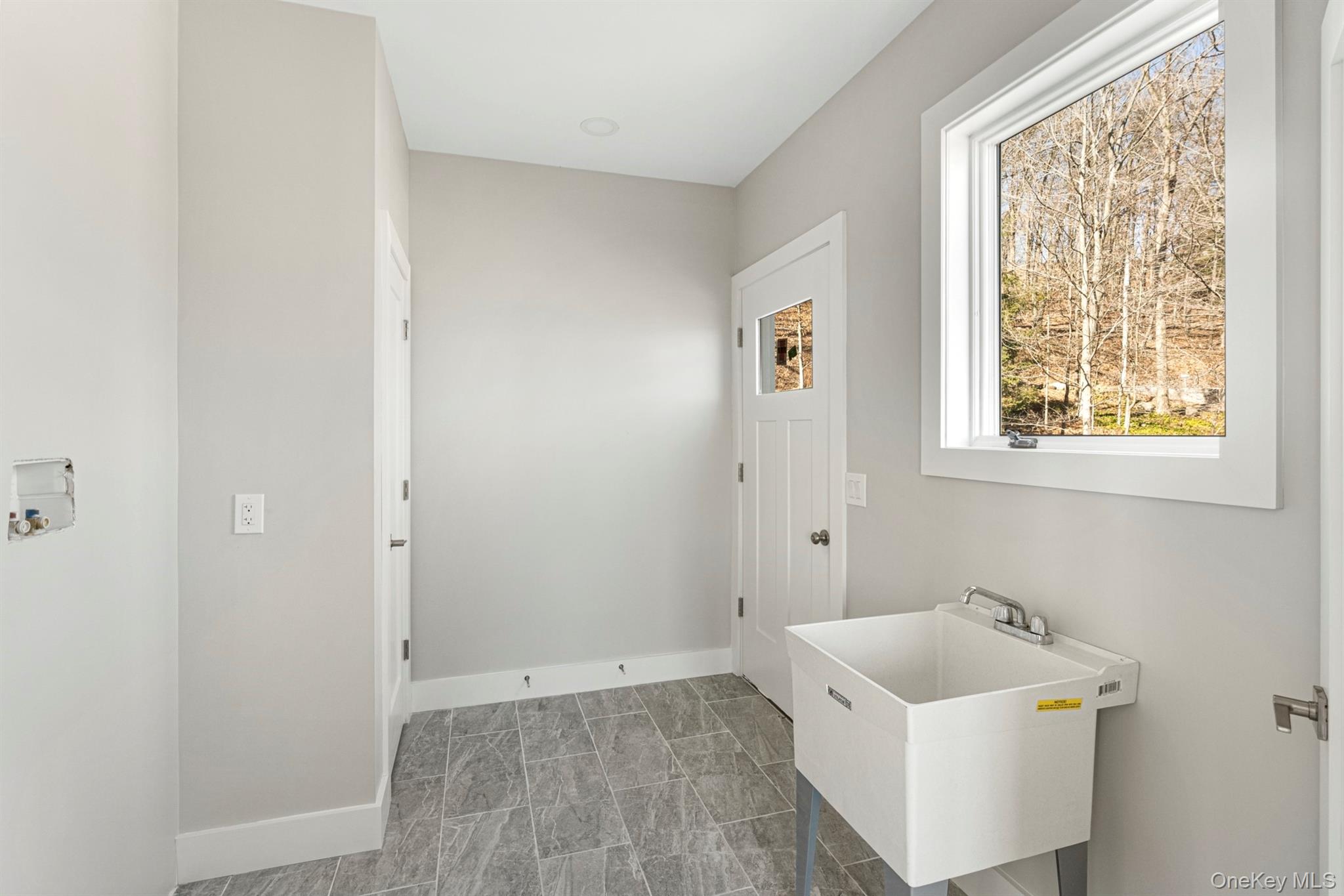 199 Tweed Boulevard Property Photo 21