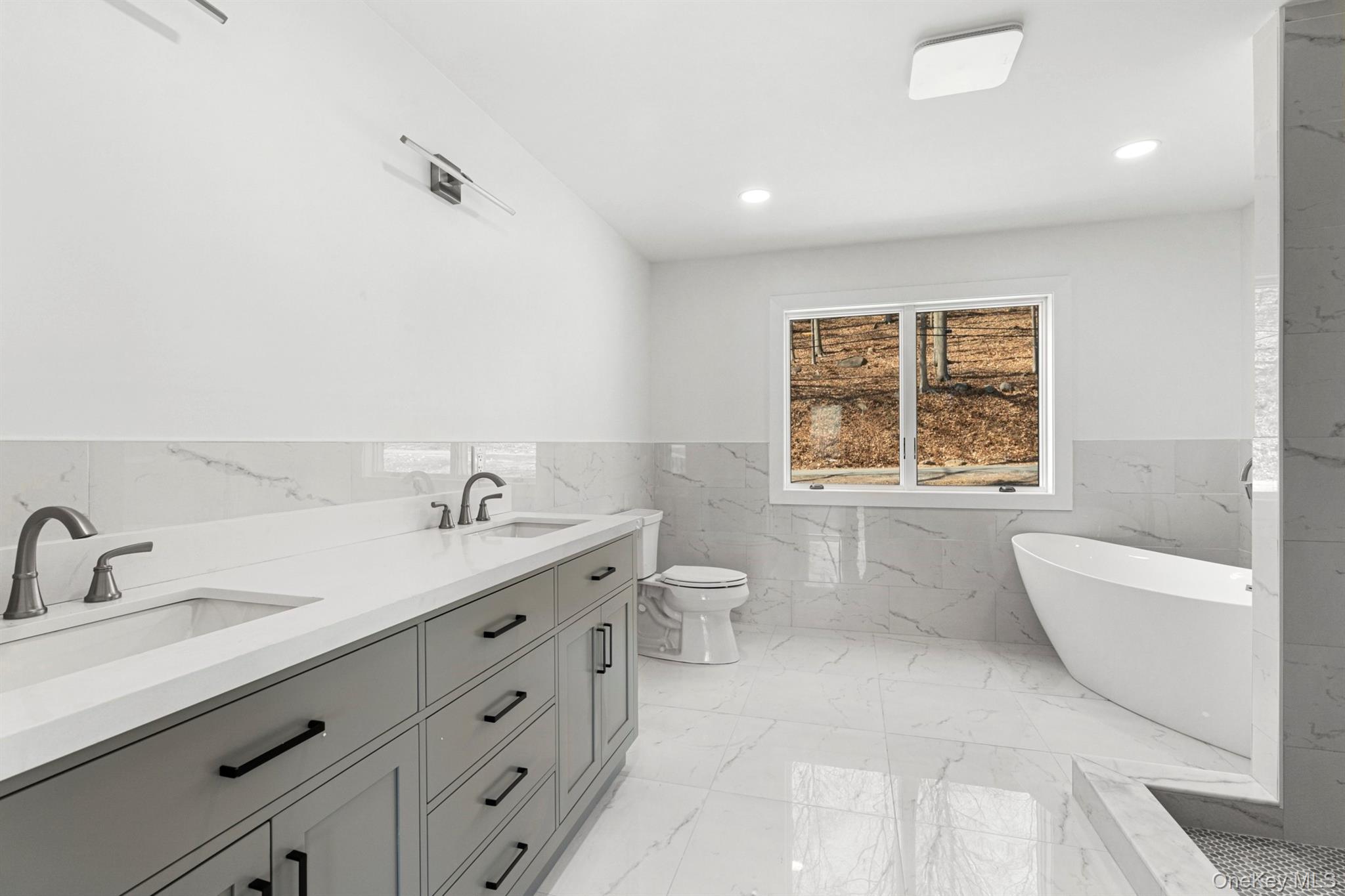 199 Tweed Boulevard Property Photo 28
