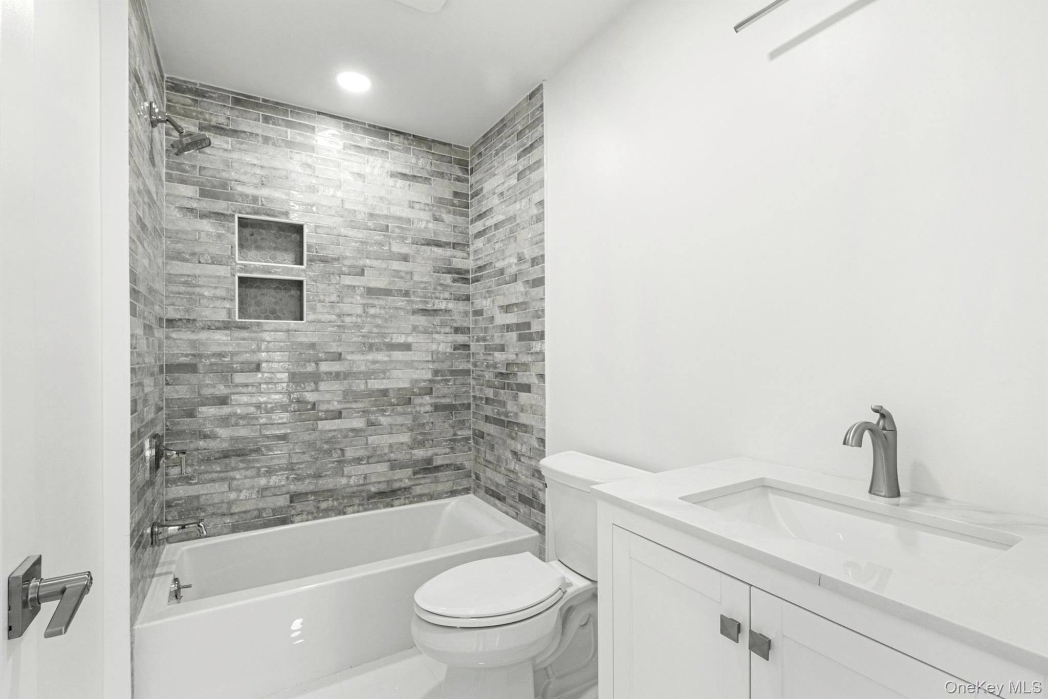 199 Tweed Boulevard Property Photo 33