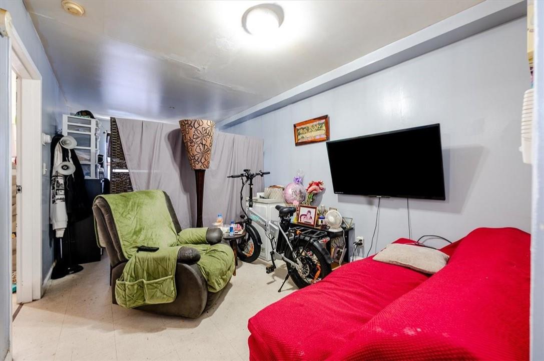 941 Croes Avenue Property Photo 8