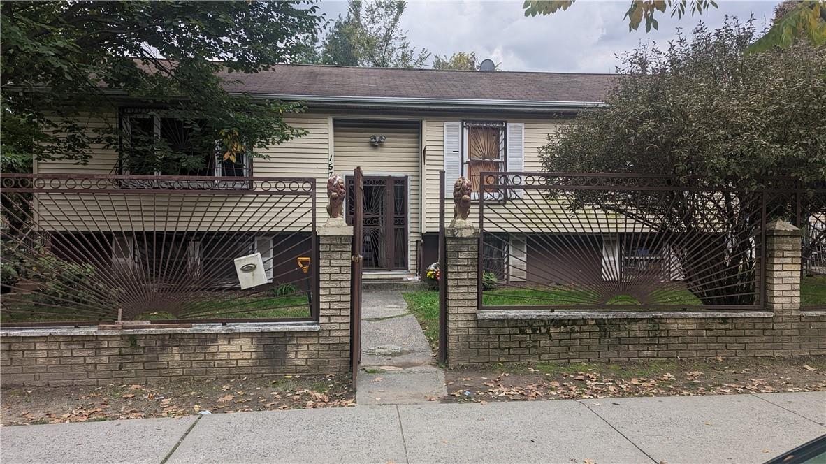 1574 Crotona Park Property Photo 3