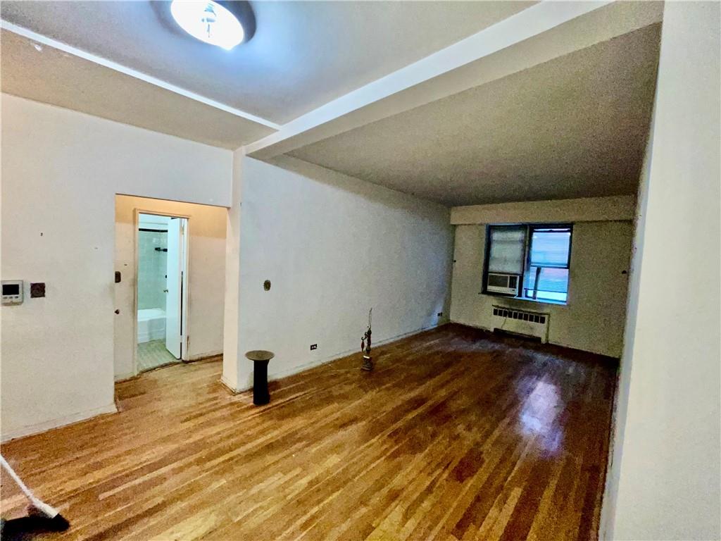 740 E 232nd Street Td Property Photo 3