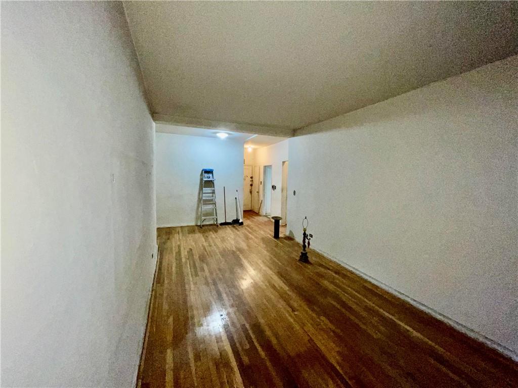 740 E 232nd Street Td Property Photo 6