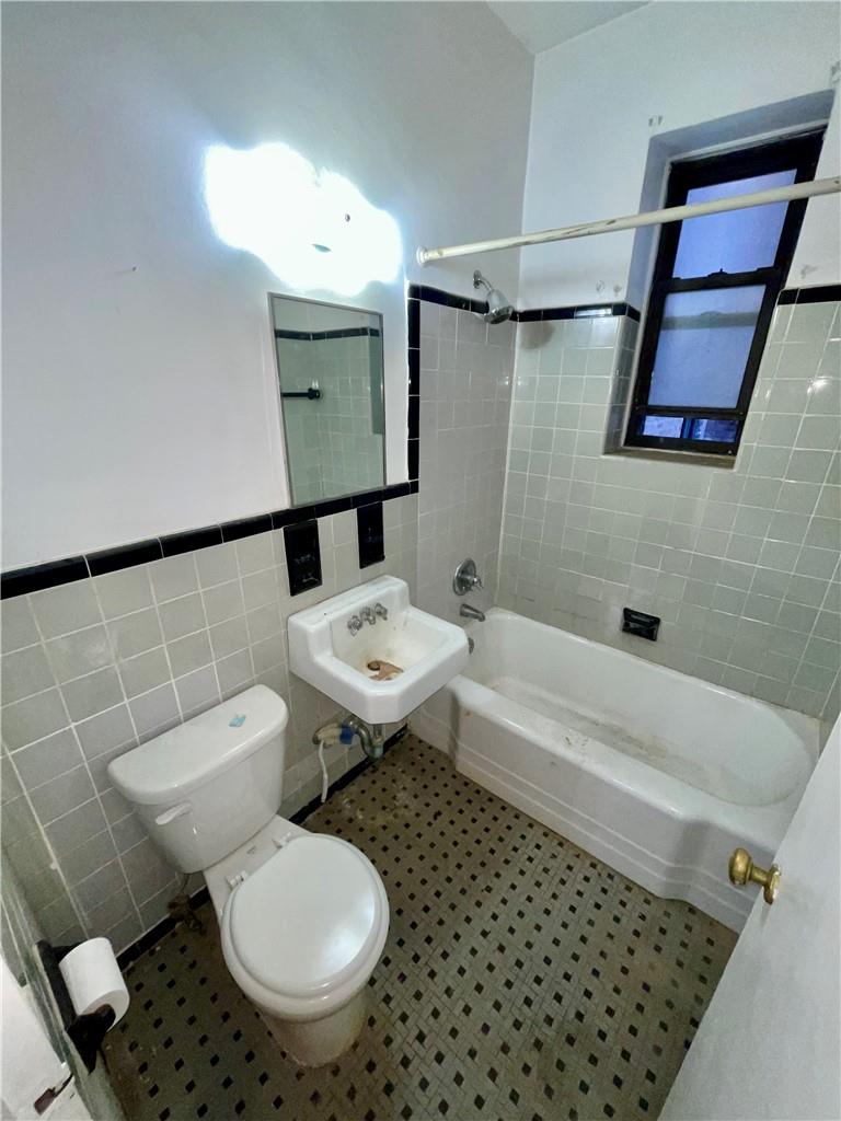740 E 232nd Street Td Property Photo 10