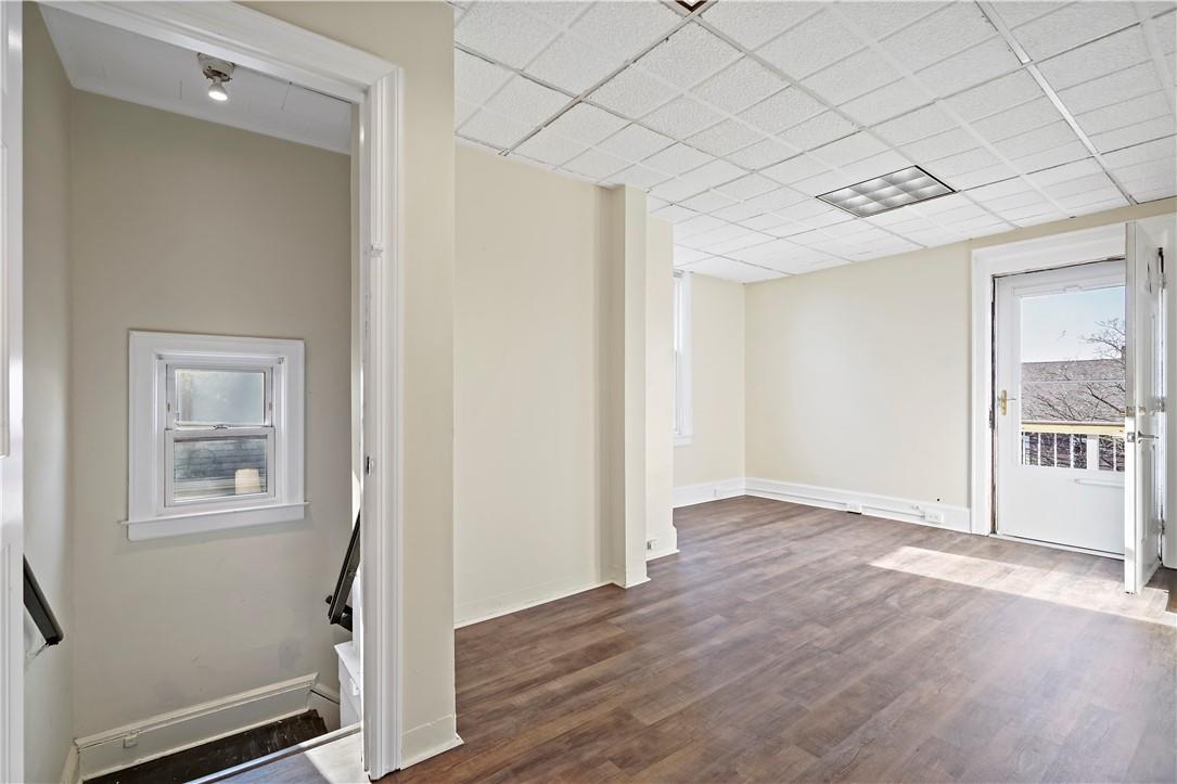 42 Lindsey Street Property Photo 6