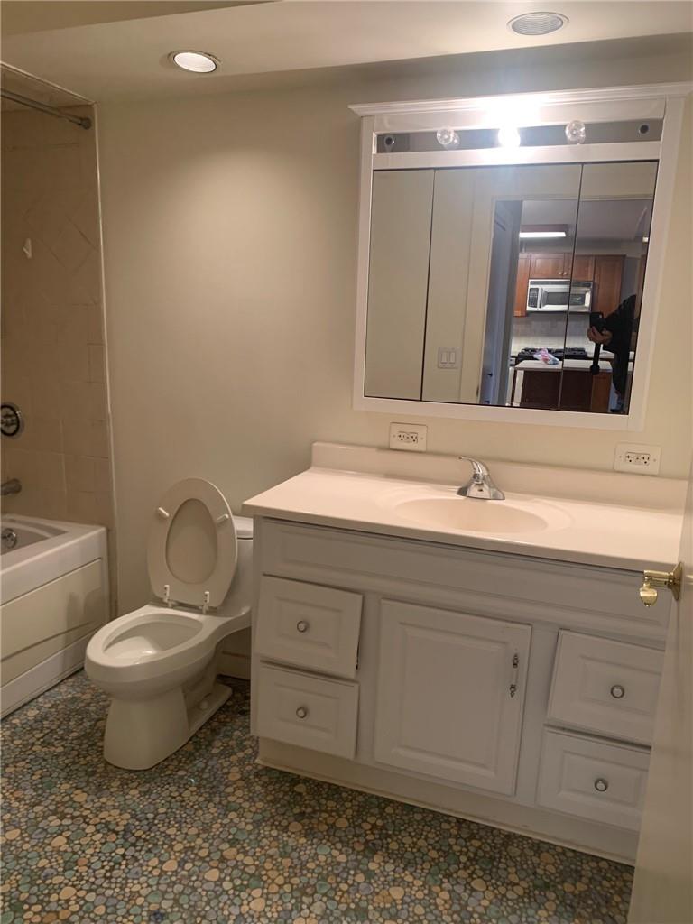 703 Pelham Road 407 Property Photo 5