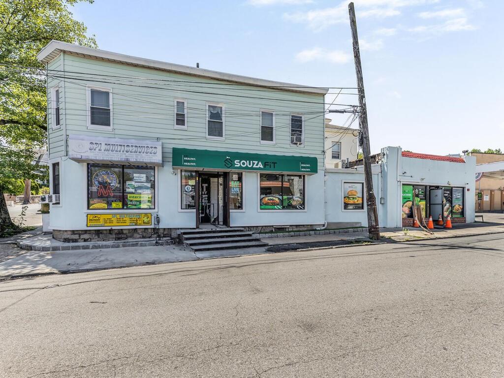 75 W Lincoln Avenue Property Photo 1