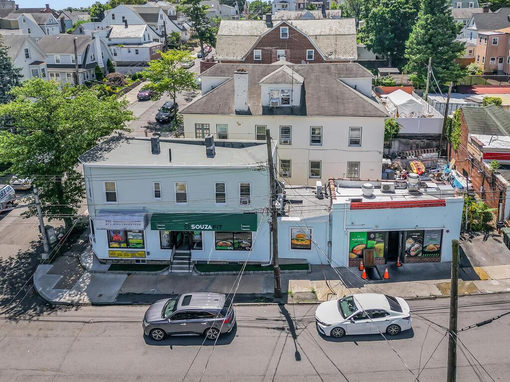 75 W Lincoln Avenue Property Photo 3