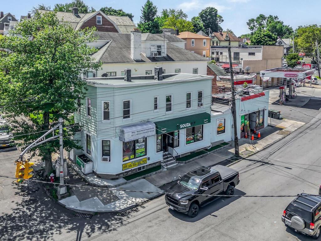 75 W Lincoln Avenue Property Photo 4