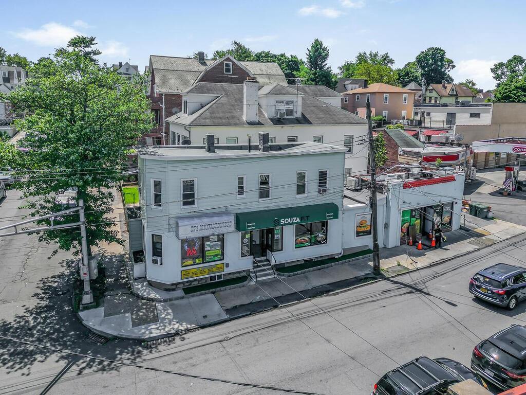 75 W Lincoln Avenue Property Photo 5