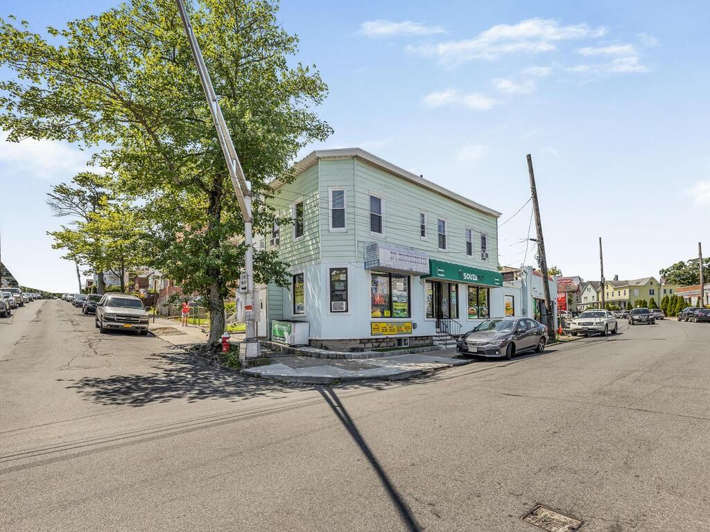 75 W Lincoln Avenue Property Photo 13