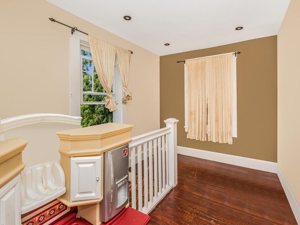 28 Lincoln Avenue Property Photo 11