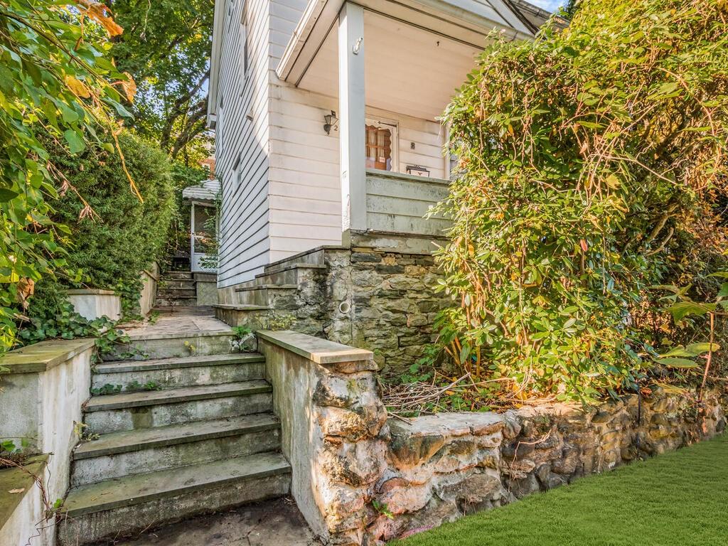 28 Lincoln Avenue Property Photo 17