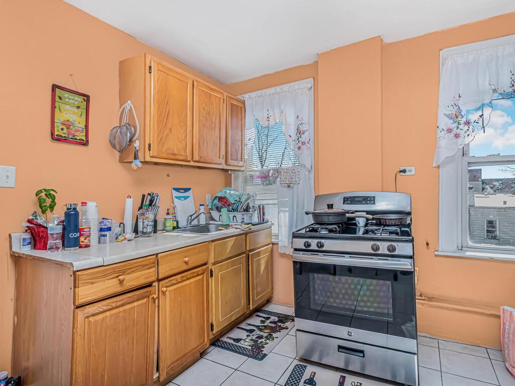 3270 Hull Avenue Property Photo 2