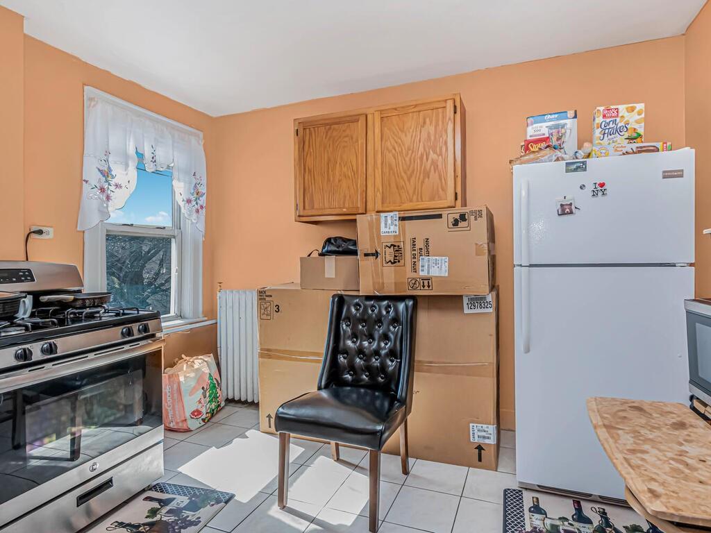 3270 Hull Avenue Property Photo 3
