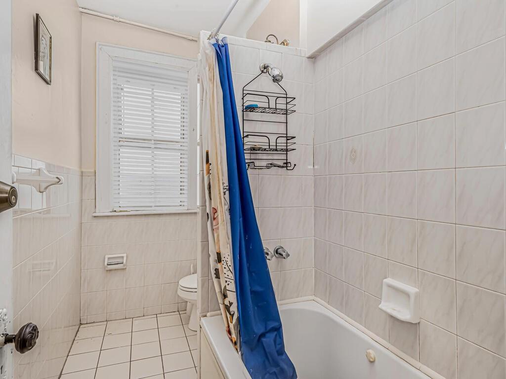 3270 Hull Avenue Property Photo 5