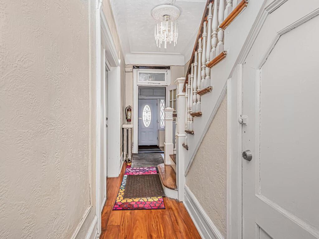3270 Hull Avenue Property Photo 9