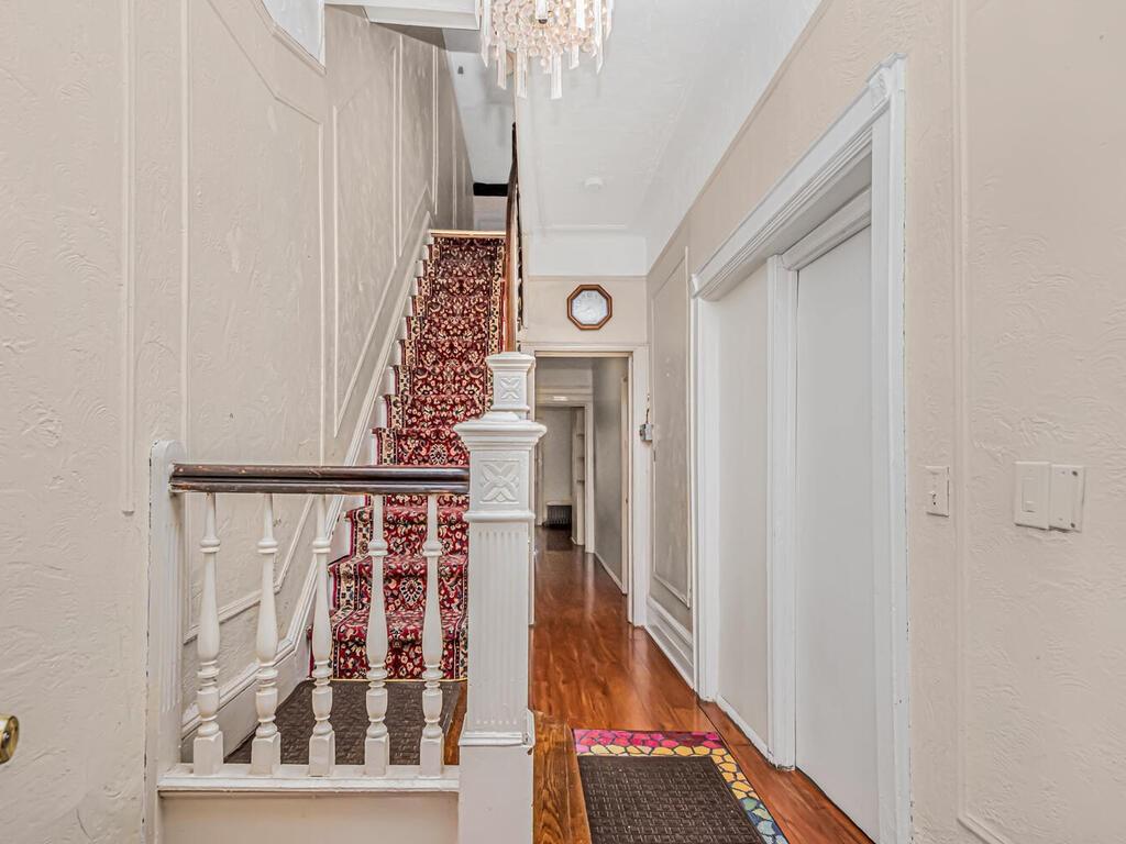 3270 Hull Avenue Property Photo 10
