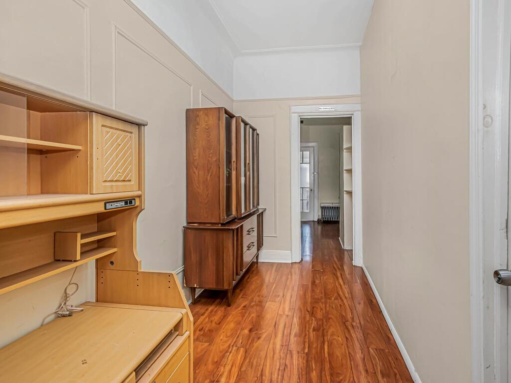 3270 Hull Avenue Property Photo 11