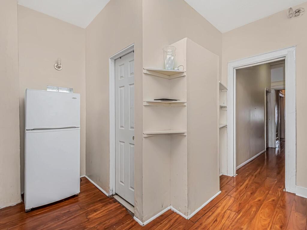 3270 Hull Avenue Property Photo 13