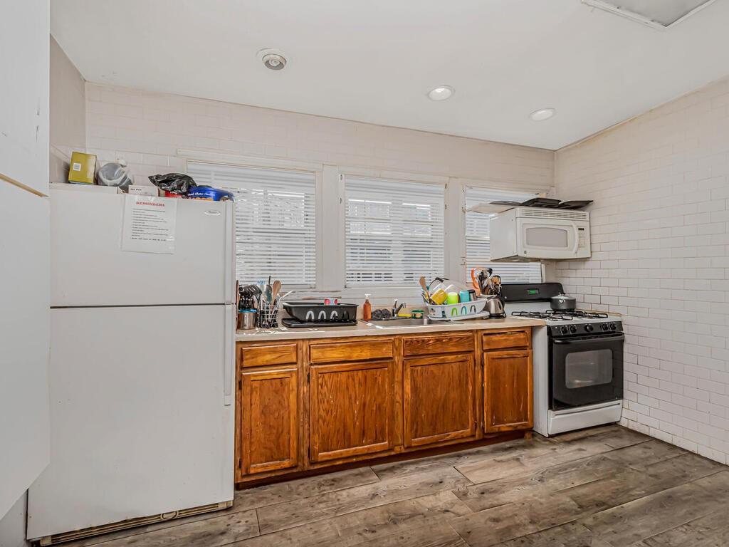 3270 Hull Avenue Property Photo 14