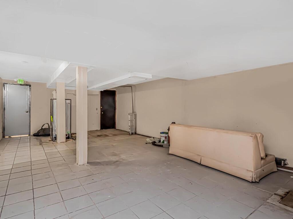 3270 Hull Avenue Property Photo 19