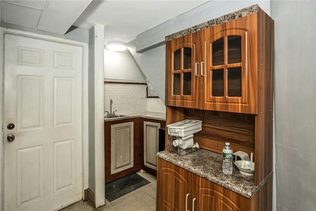 1493 Putnam Avenue Property Photo 12