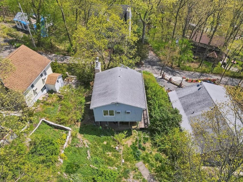 186 Brook Trail Property Photo 3