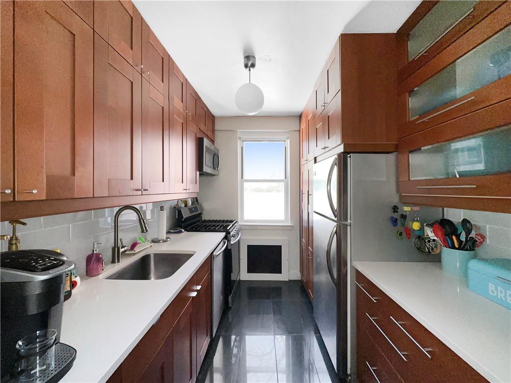 3725 Henry Hudson Parkway 2fg Property Photo 7