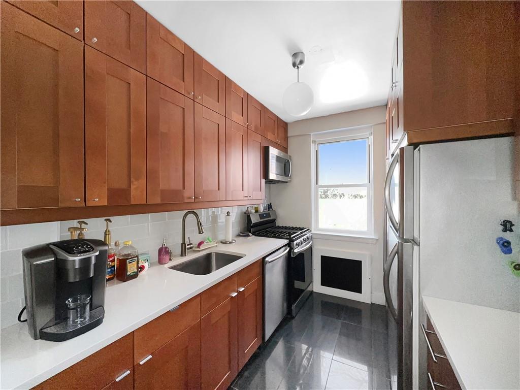 3725 Henry Hudson Parkway 2fg Property Photo 8